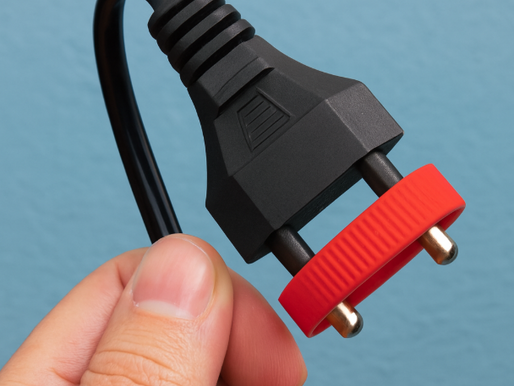 Un electricista jubilado reveló una técnica poco conocida para un enchufe malogrado