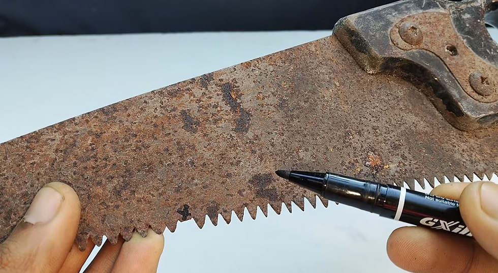 No Vuelvas a Tirar un Serrucho Oxidado: Esta Idea Inteligente Está Salvando Miles de Herramientas Antiguas