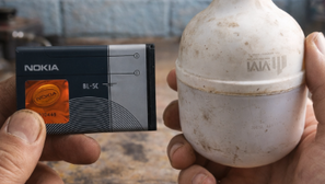 Pocos lo saben: El ingenioso uso de una batería vieja de celular en bombillas LED