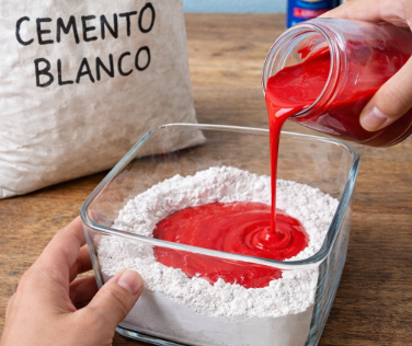 Lo que ocurre al mezclar pintura con cemento blanco está sorprendiendo a muchos expertos DIY