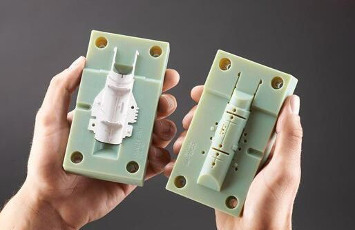 Moldeo por inyección de plástico frente a impresión 3D: ¿Cuál es mejor?