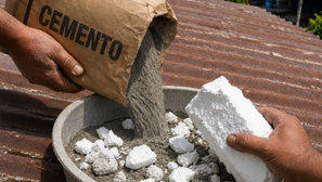 El Material Que Muchos Desechan Está Dando Lugar a Ingeniosas Soluciones de Construcción Casera