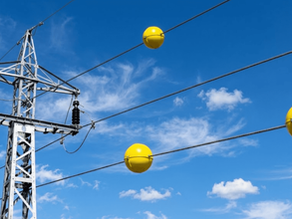 ¿Por qué hay enormes esferas en los cables de alta tensión? La ingeniería detrás de ellas