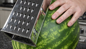 🍉 Lo que pasa cuando usas una sandía de esta forma (y por qué casi nadie lo hace en casa)