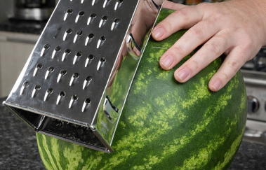 🍉 Lo que pasa cuando usas una sandía de esta forma (y por qué casi nadie lo hace en casa)