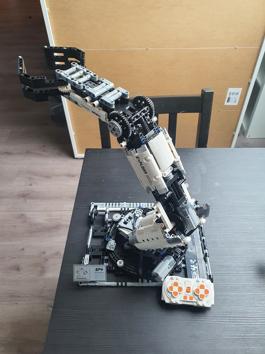 Thumbnail: RC Robotic Arm