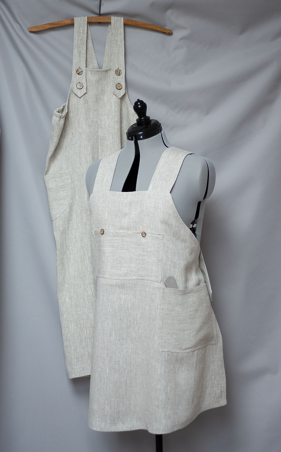 Thumbnail: Raw linen melange colour crossback no ties garden apron with pockets