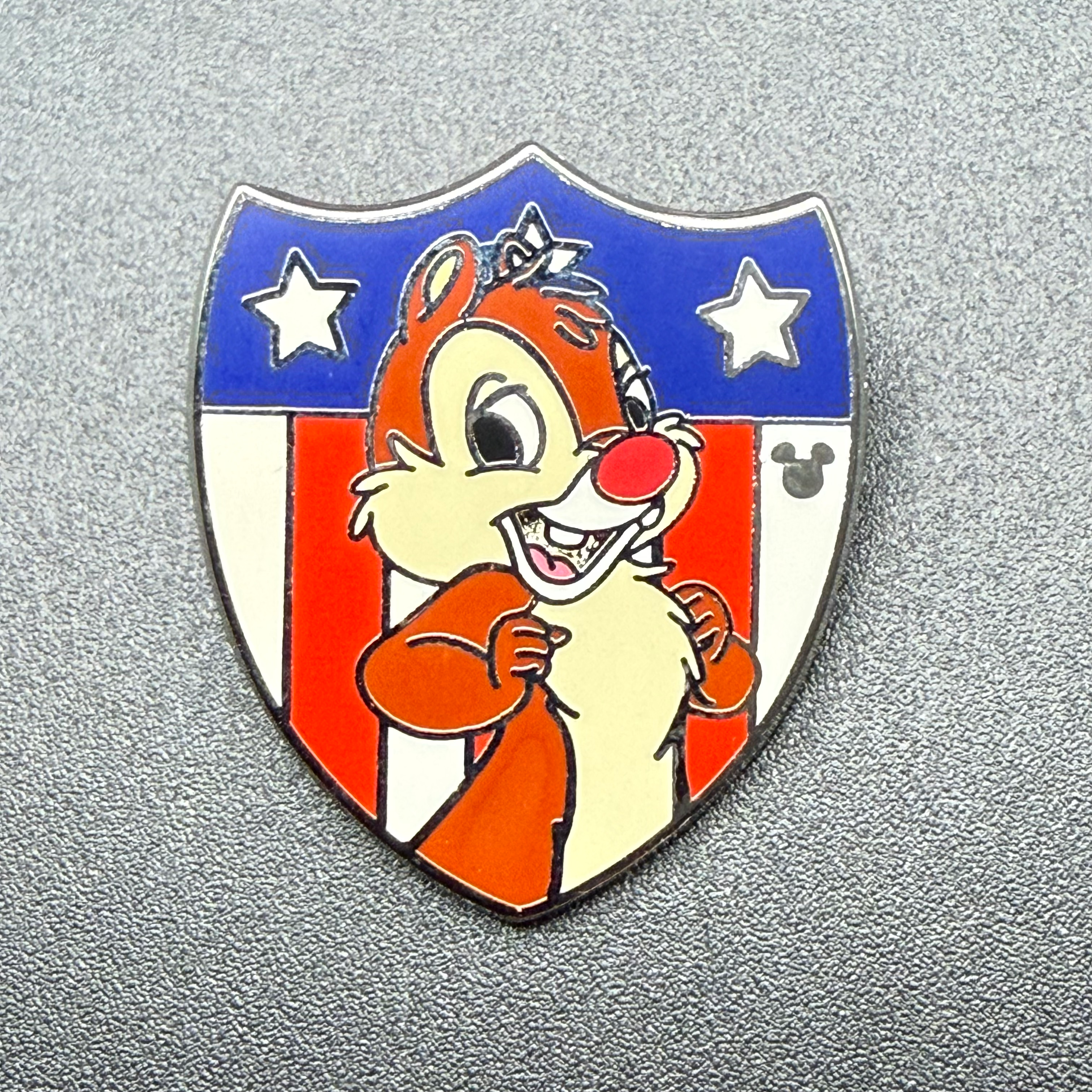 2013 Disney Hidden Mickey Patriotic Shield - Dale Completer Pin