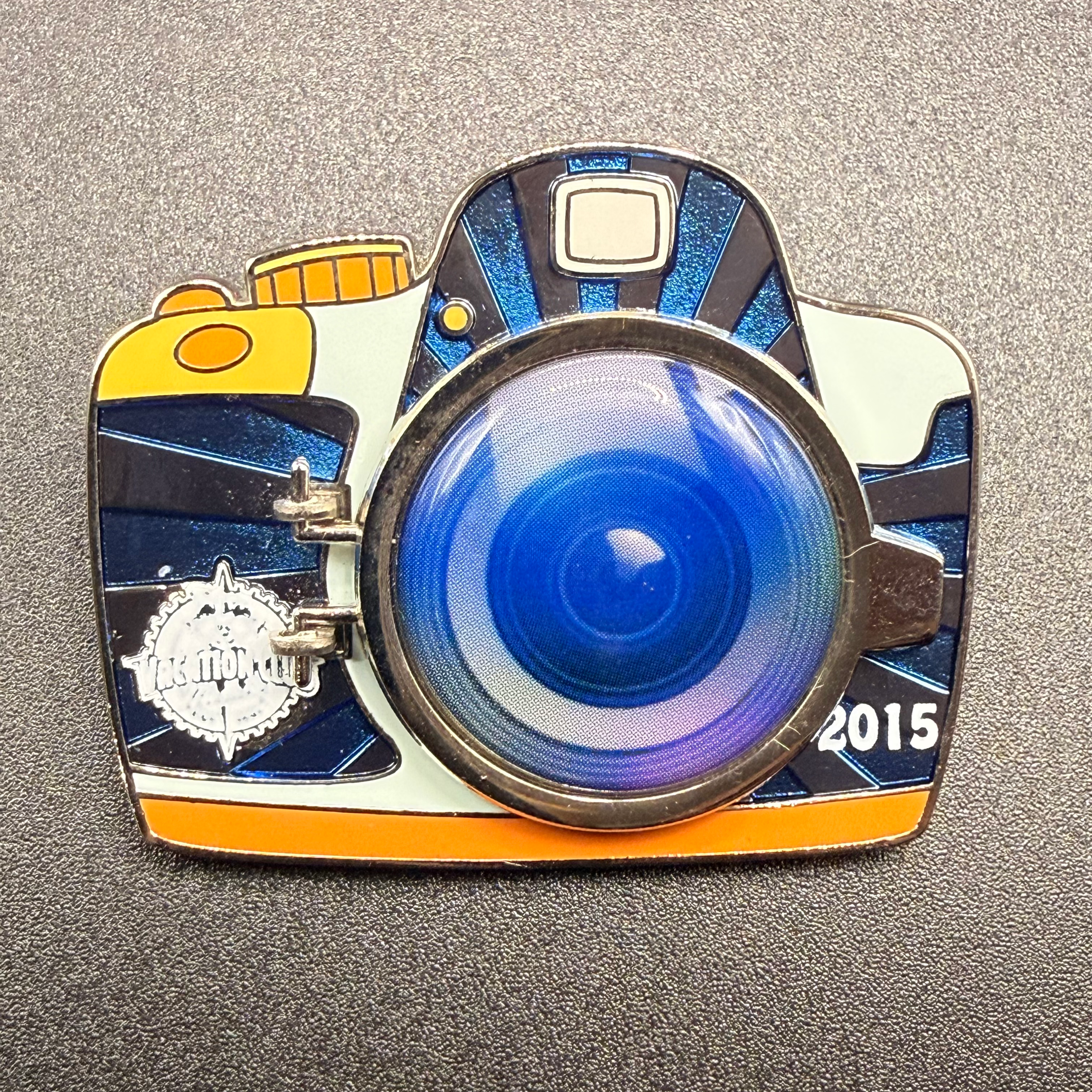 2015 Disney Vacation Club Camera Series Donald Duck Limited Edition Pin