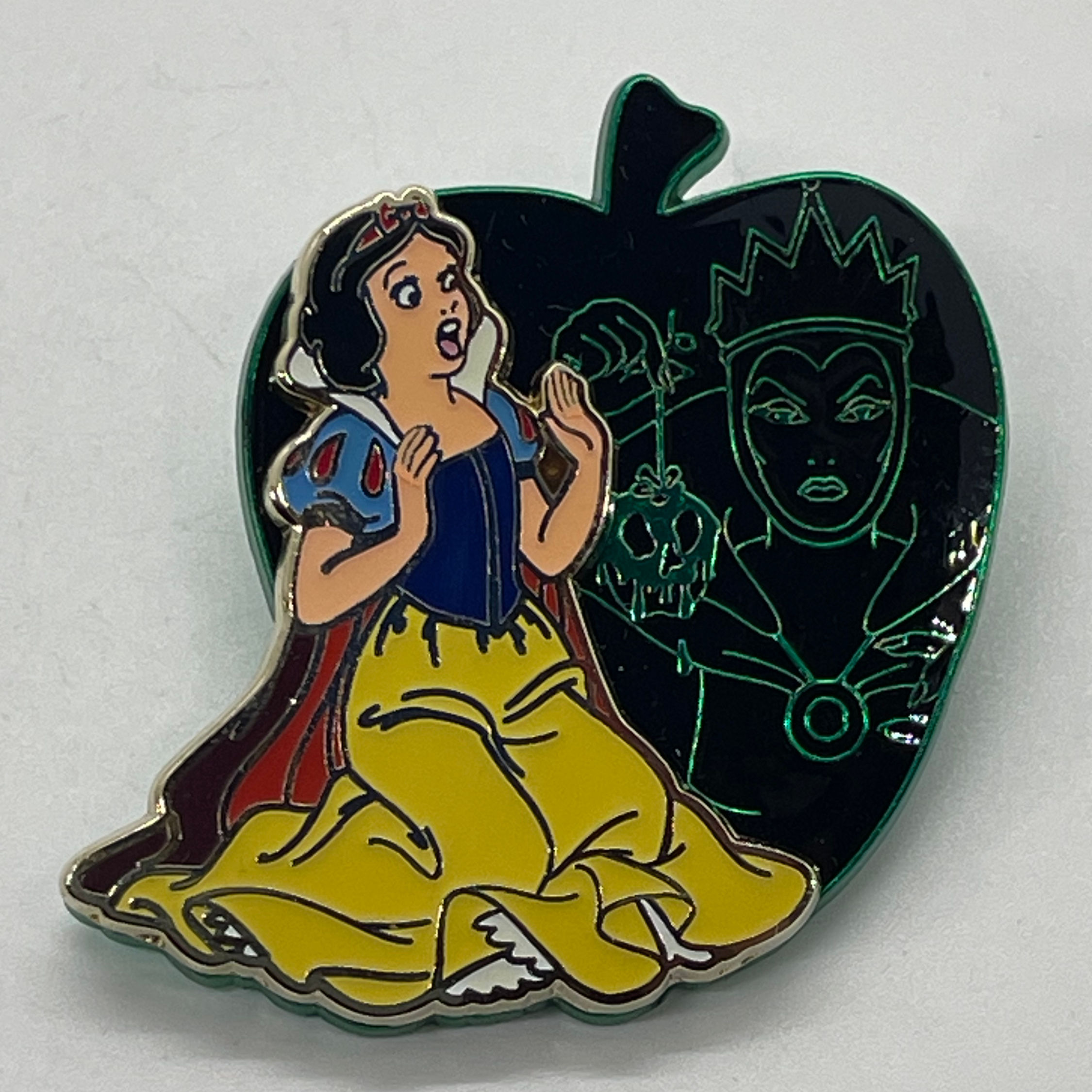 2012 Disney Valiant and Villainous - Snow White Evil Queen Limited Edition Pin