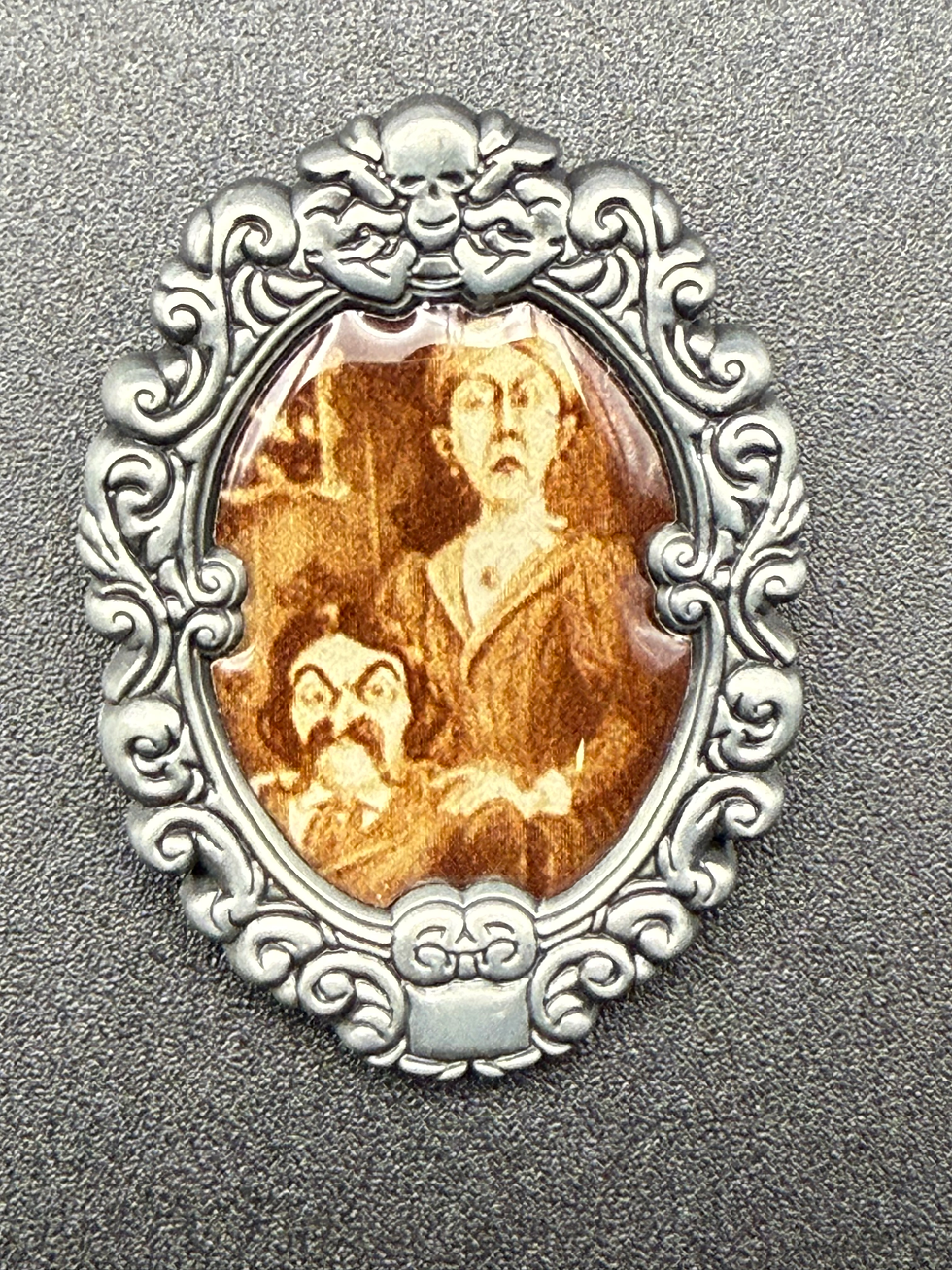2017 Disney Haunted Mansion Cameo Portrait Mystery The Couple PIn
