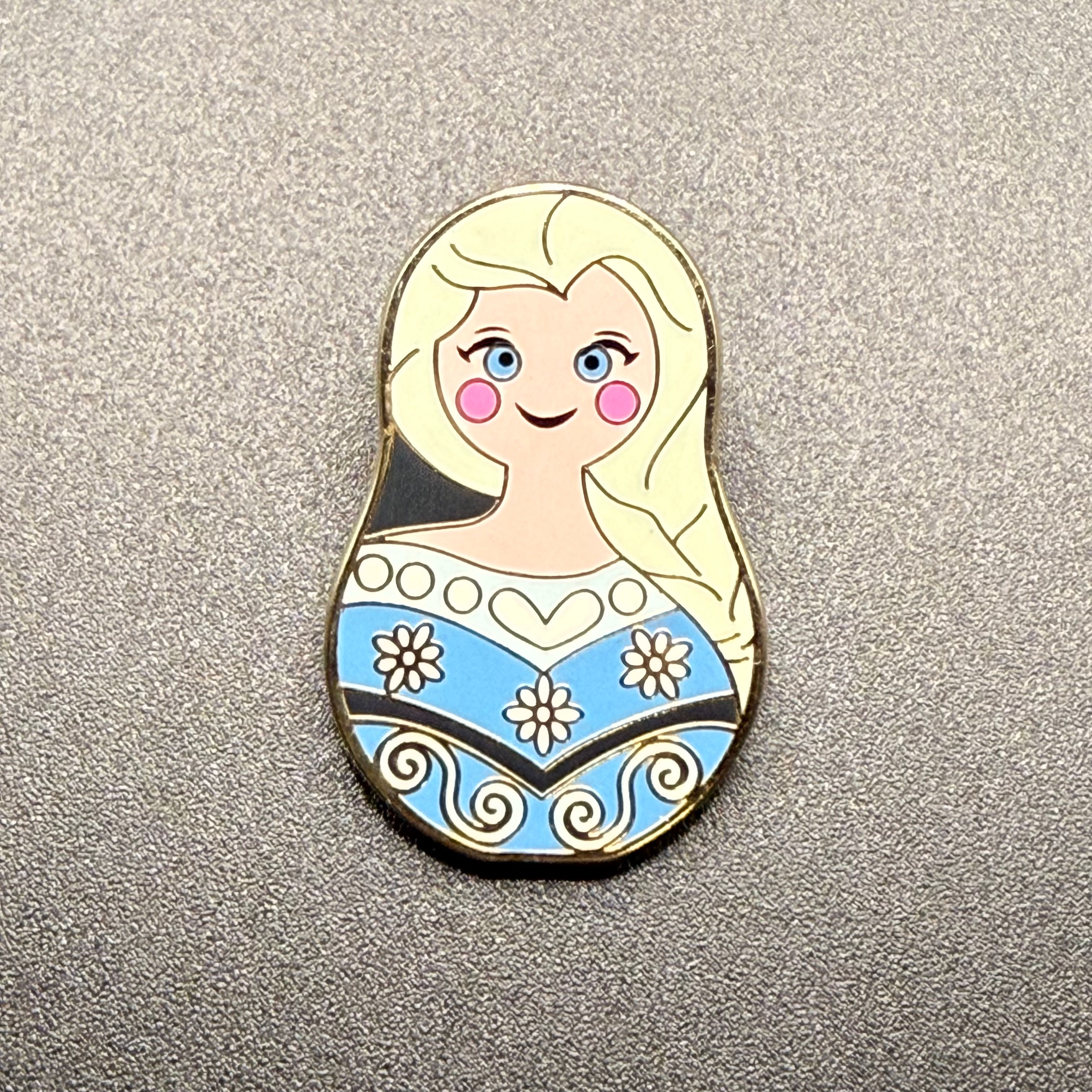 2014 Disney Matryoshka Nesting Dolls Mystery - Elsa Frozen Pin