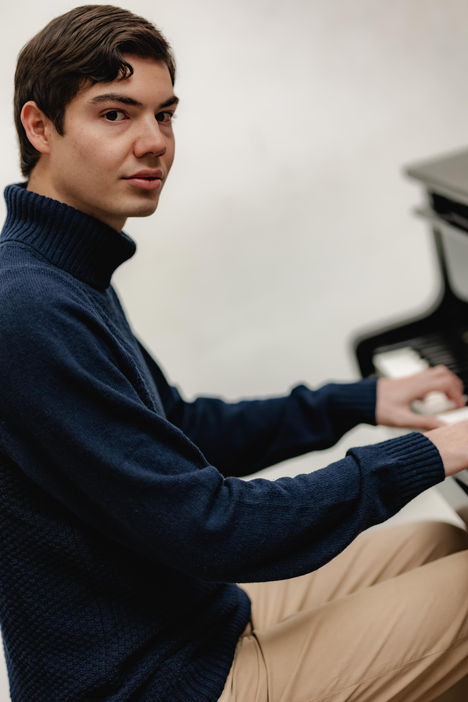 Duarte Carrasco com 22 anos, Duarte Carrasco na juventude