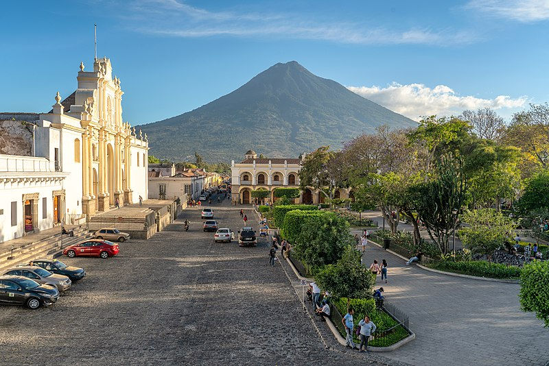 800px-Agua_Volcano_in_Antigua_Guatemala.jpg