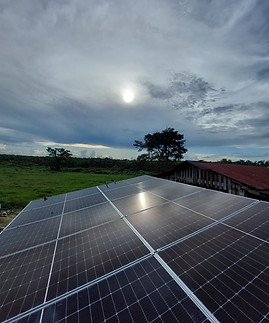 Instalación de paneles solares residenciales por Solus Energy: aprovecha la energía renovable para alimentar tu hogar de manera eficiente y sostenible.