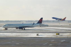 Delta Airbus A321 and Southwest Boeing 737-700