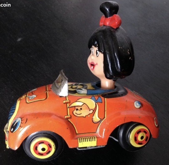 Voiture jouet mécanique