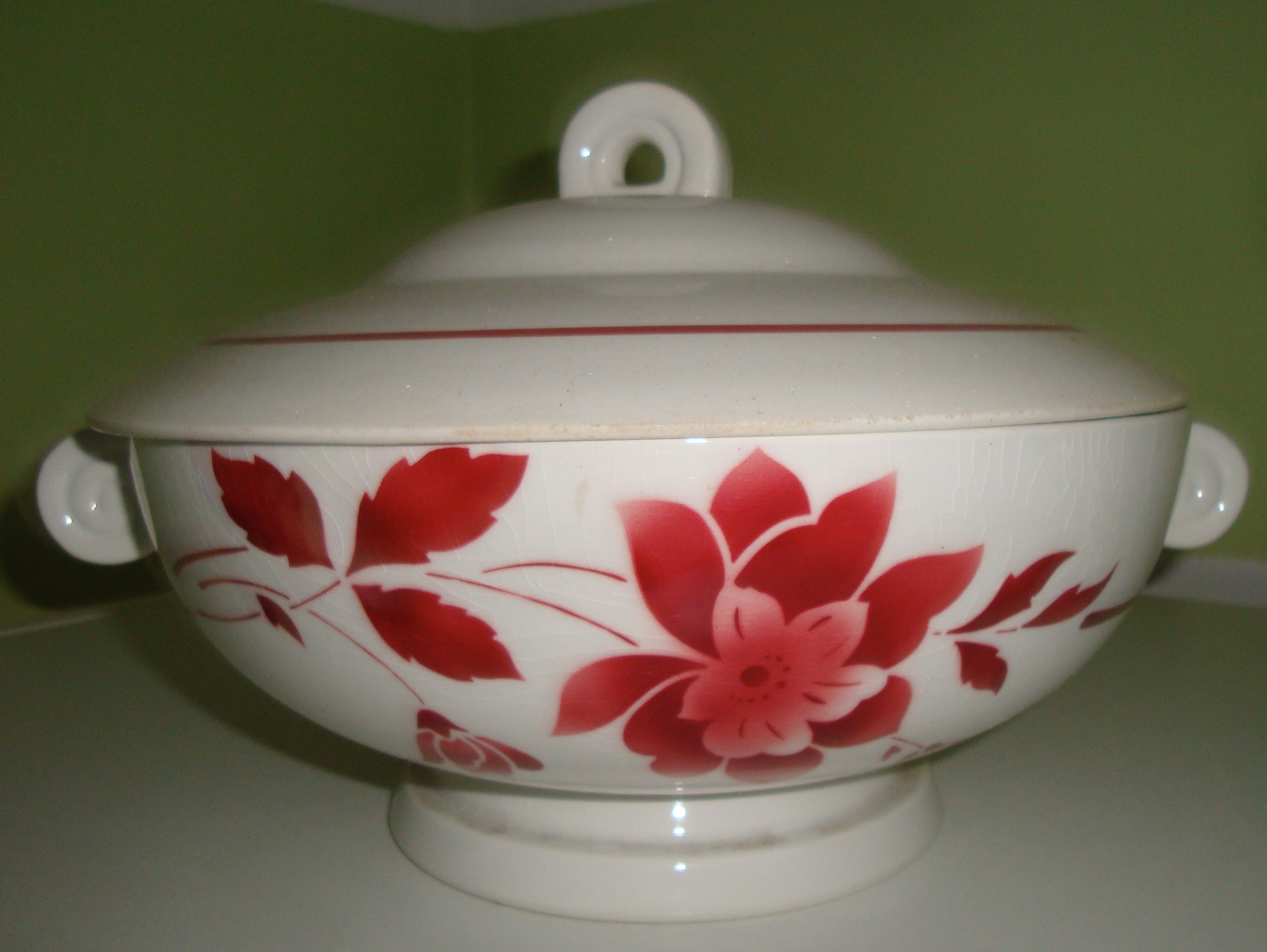 Soupière en porcelaine ou faïence
