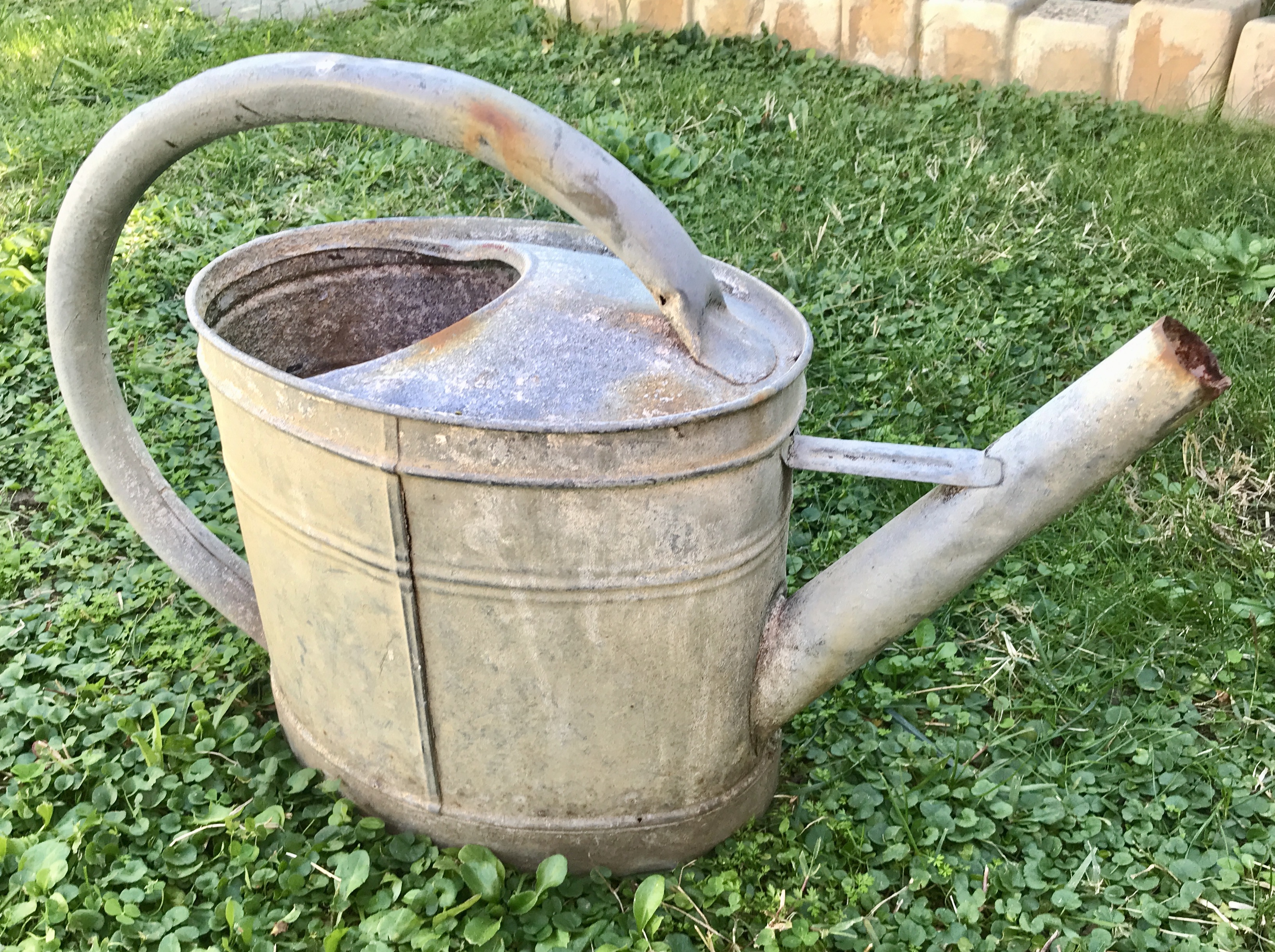 Arrosoir en fer galvanisé