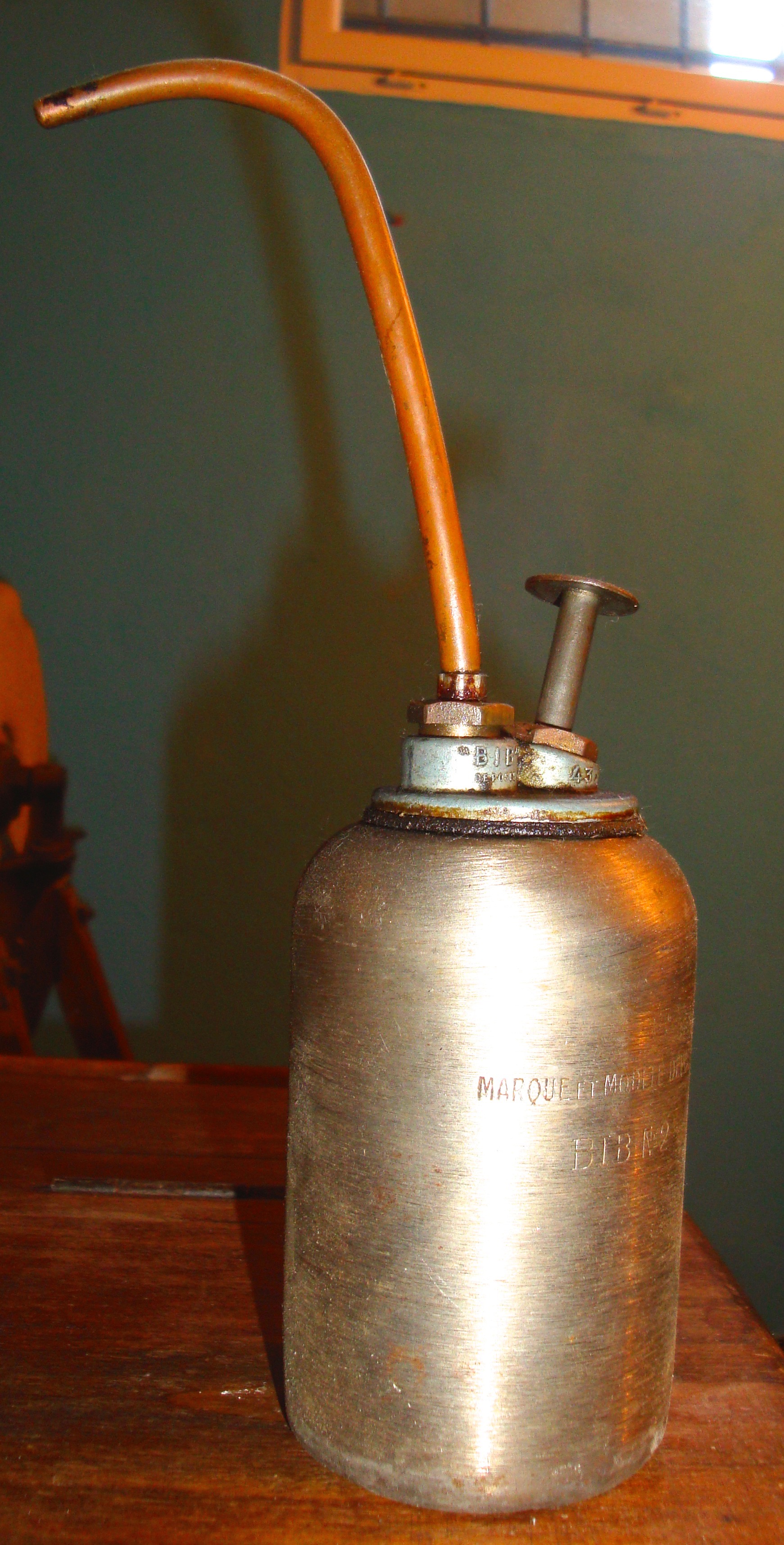 Burette huile en acier et cuivre