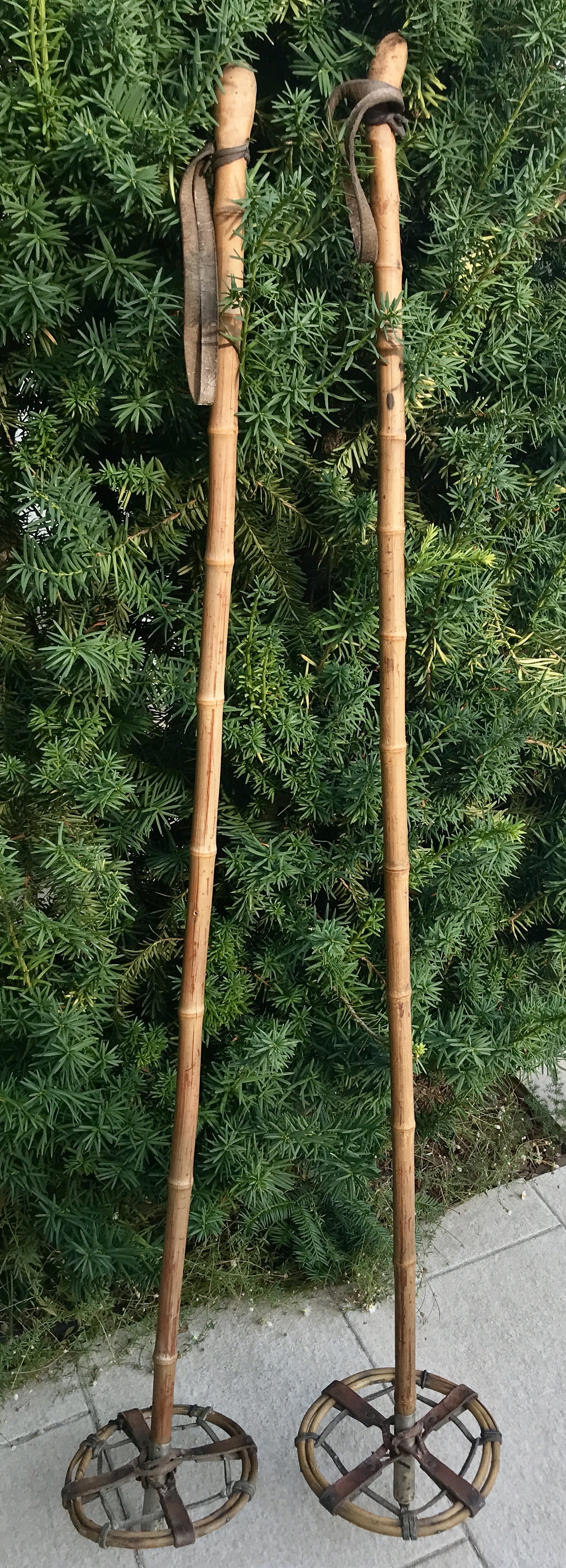 Bâtons de ski en bambou et cuir