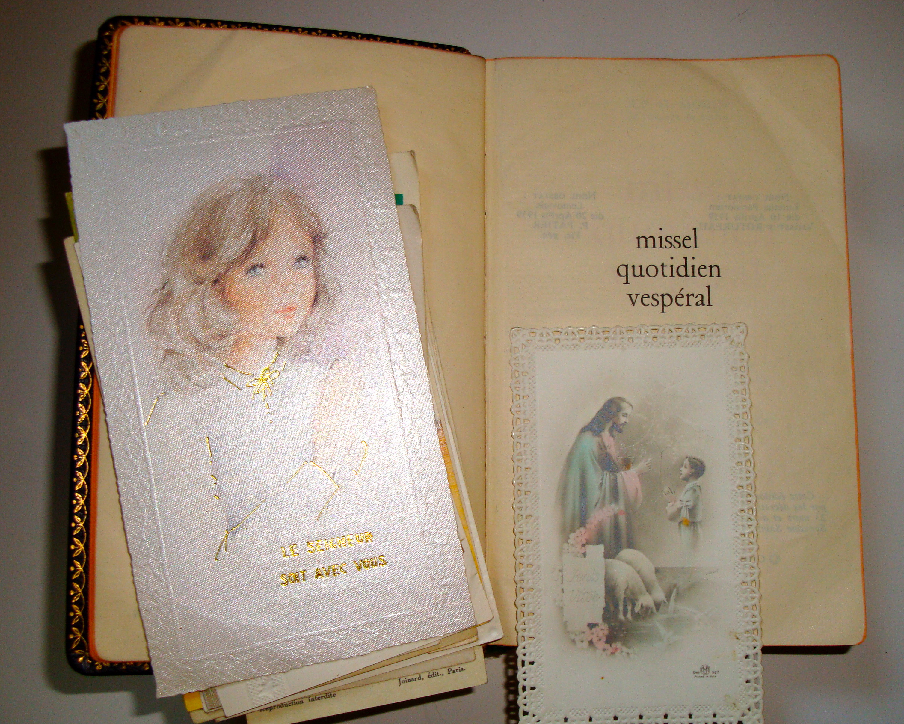 Livre ancien missel de communion