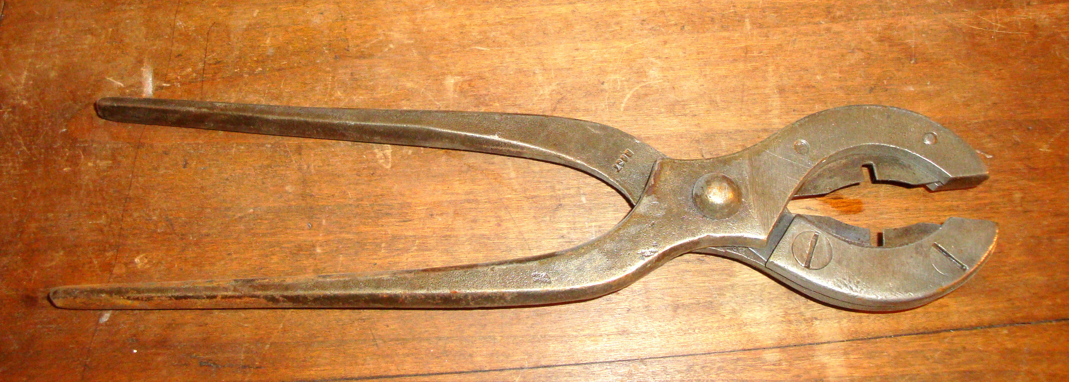 Coupe tuyaux en plomb