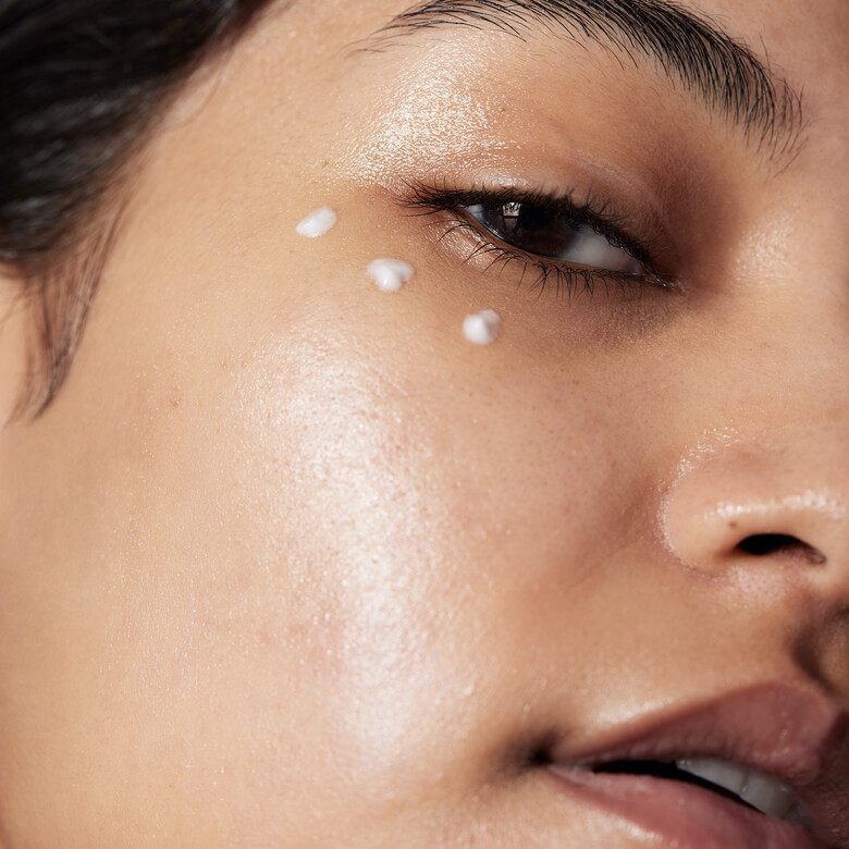 Miniatura: ¡Santa hidratación! Crema para el contorno de ojos