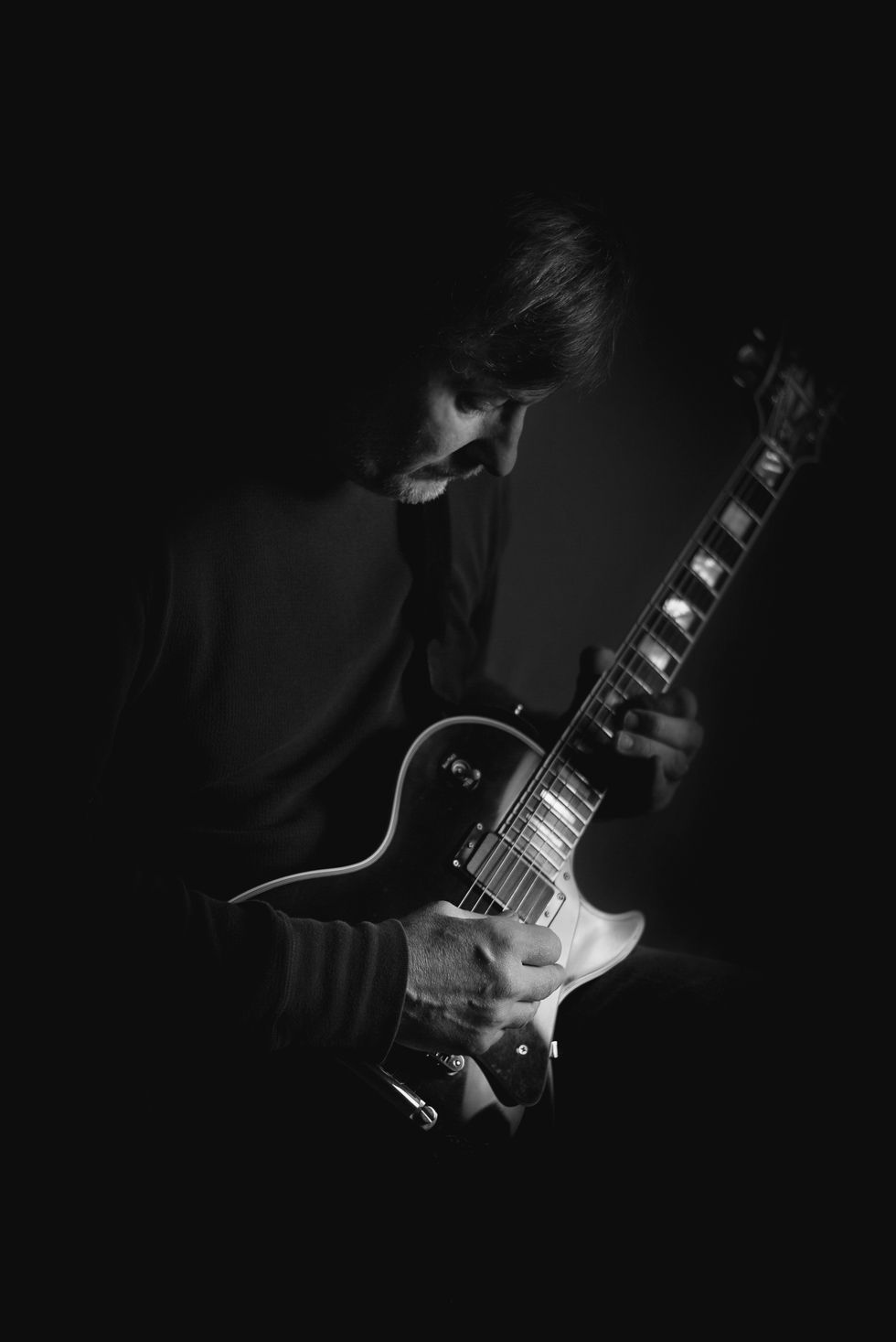 Gary & Guitar 023-2-2_sm.jpg