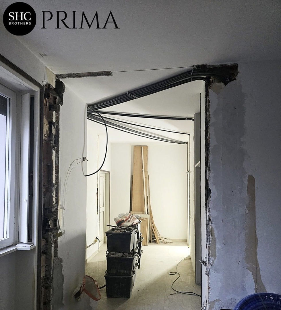 Stato di fatto prima della ristrutturazione di un appartamento a Milano, fase di demolizione e preparazione del cantiere - SHC Brothers