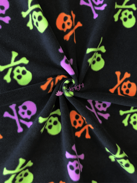 BLACK/MULTI SPOOKY SKULLS