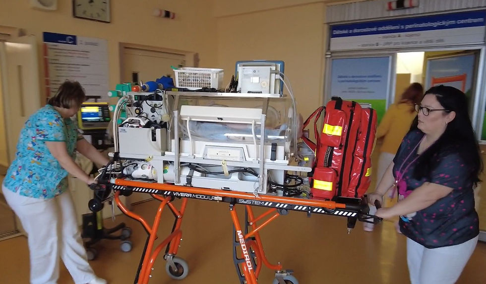 Jak funguje transportní inkubátor? Podívejte se do zákulisí péče o nejmenší pacienty