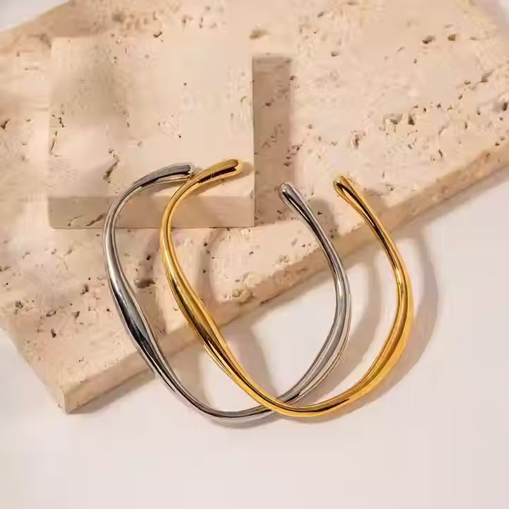 Thumbnail: Claire Bangles