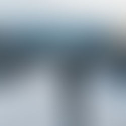 Image de couverture (horizontale)    Photo d’un parking d’entreprise avec des voitures équipées de pneus hiver, un gestionnaire consultant une tablette affichant la date du 1er novembre 2025, ambiance hivernale claire — format horizontal.