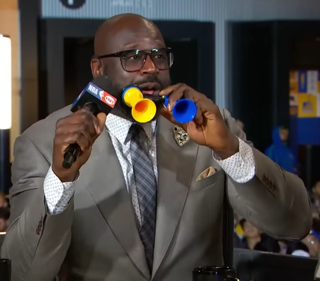 Shaq's Double FanHorn Set