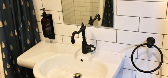 Hotel Queanbeyan Bathrooms