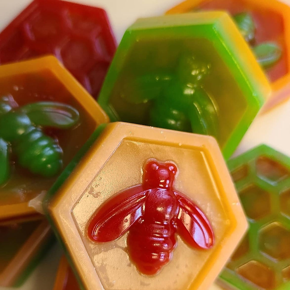 Thumbnail: Leaf, Bee & Honeycomb