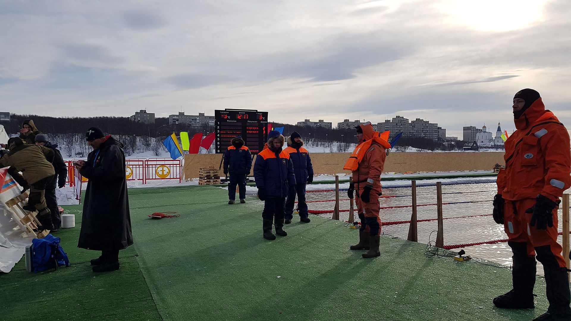 Das Wettkampfbecken bei den Eisschwimm Weltmeisterschaften in Murmansk Russland