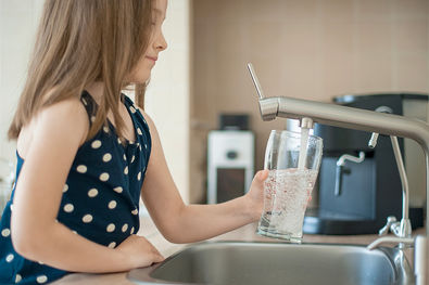 BERE ACQUA PURA E LEGGERA DIRETTAMENTE DAL RUBINETTO DI CASA