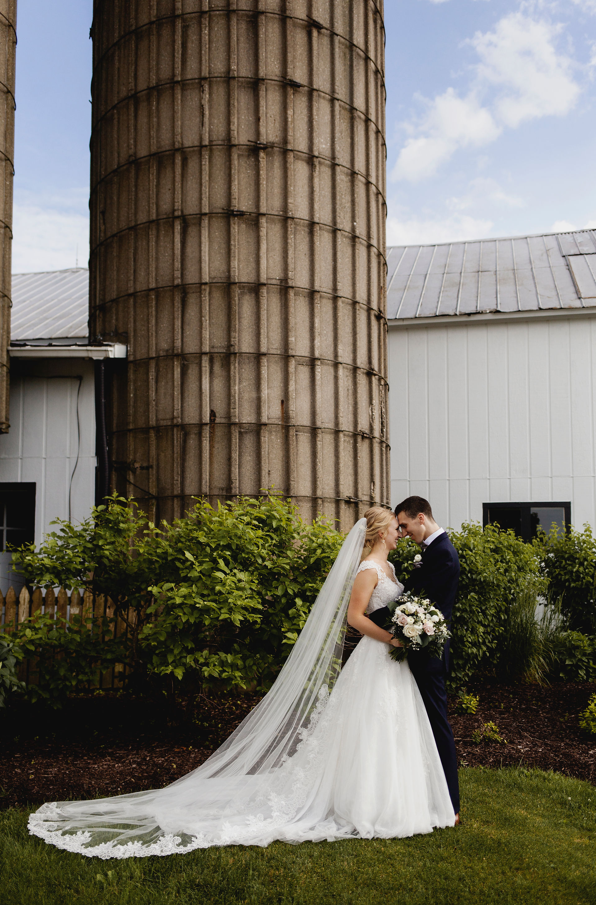 farm wedding photo inspiration
