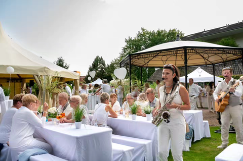 Mr Moonlight mobile Band bei der LEA´s White Night 2024 im Hotel Landhaus Wachtelhof in Rotenburg Wümme