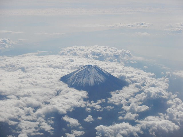 Thumbnail: The Top of Mount Fuji broke the clouds