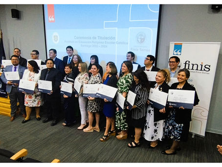 Emoción y compromiso en la titulación de 26 nuevos profesores de Religión Católica en la Universidad Finis Terrae