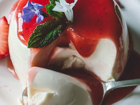 strawberry panna cotta dessert