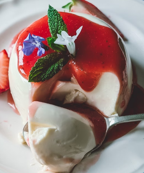 strawberry panna cotta dessert