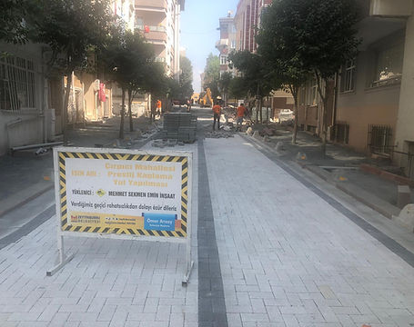 2021 YILI ZEYTİNBURNU BELEDİYESİ 
ÇIRPICI MAHALLESİ PRESTİJ KAPLAMA YOL YAPILMASI                
   13.500 m2 parke taşı döşenmesi, 510 m yağmursuyu hattı ve ızgara bağlantıları yapılması, 3050 m Ø 40x32x32mm üçlü göz çoklayıcı pe fiber optik kablo altyapısı ve 60 adet ek odası yapılması,1750 m3 C20/25 basınç dayanımlı beton dökülmesi, 40 ton Nervürlü çelik hasırın yerine konulması 1,500-3,000 kg/m2 , 1800 m2 jeomebran ile su yalıtımı yapılması, 1000 mt Ø 100 mm PVC drenaj borusu ile yağmur suyunun bina dışına tahliye edilmesi  , hafriyat taşınması işlemleri yapılmıştır.