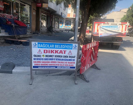 2023 Yılı Hacı Bektaşi Veli Caddesi Bordür ve Tretuvarların Düzenlenmesi 2023
7.580 m² Beton Parketaşı, 1.500 mt Beton Bordür ve Alt Bordür, 610 m3 c16/20 basınç dayanımlı beton,5430 ton iş sahasından hafriyat kaldırılması, Ø 70 mm çapında sert PVC yağmur suyu borusu ile yağmur suyunun bina dışına kontrollü bir şekilde tahliyesi ve boruların giderlere bağlanması