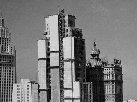 Anúncio gigante no centro de SP: publicidade vai bancar restauro do Edifício São João