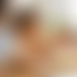 Lactente comendo pão