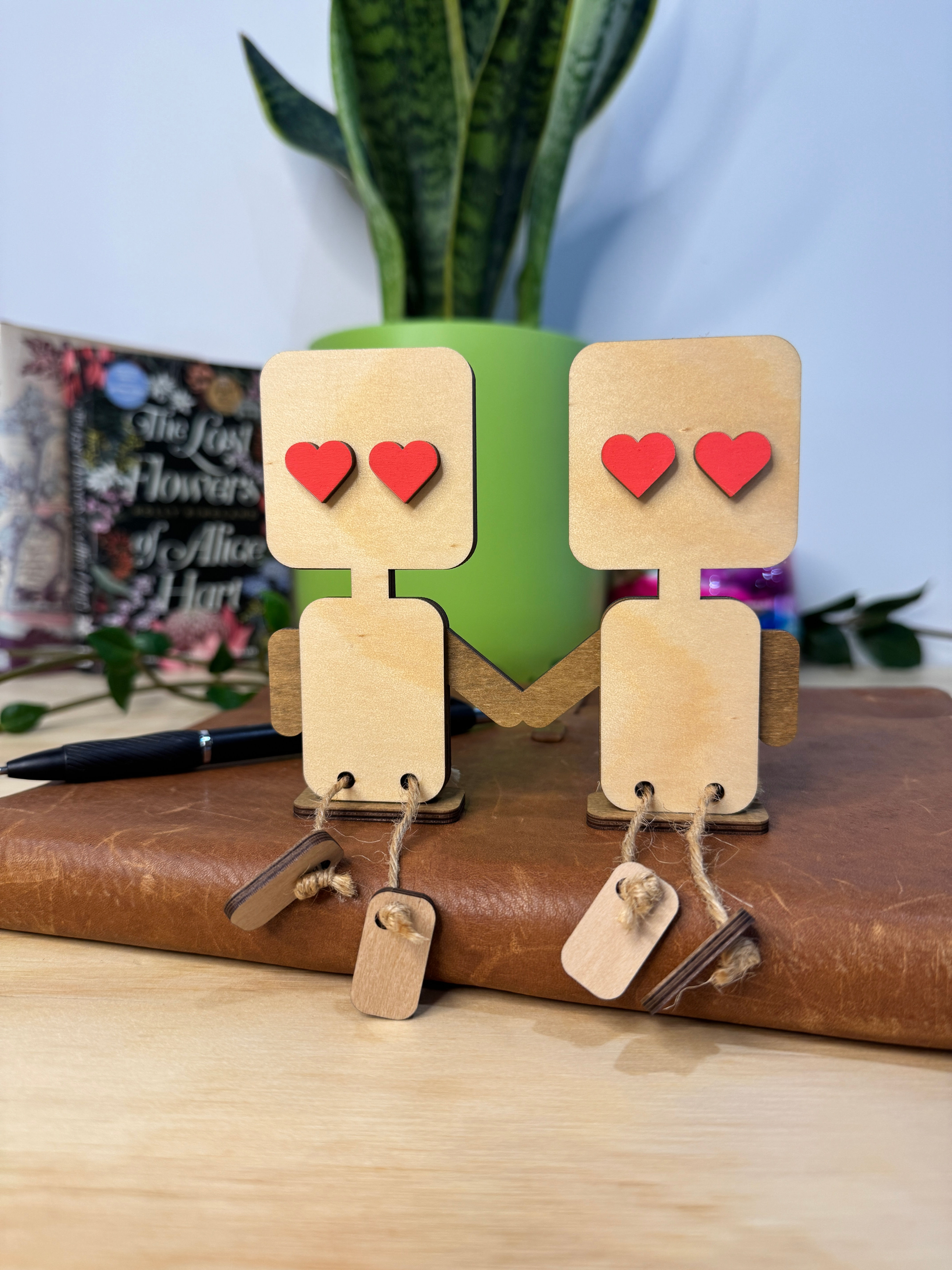 "Side by Side" Timber Heart-Eyed Couple Shelf Figure